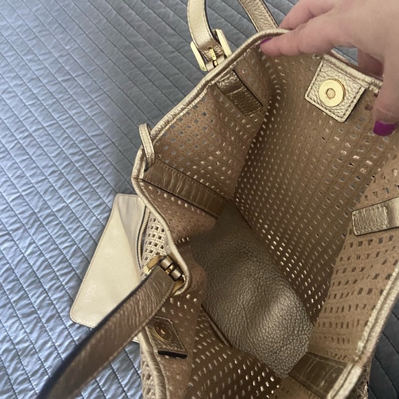 Michael Kors purse- gold - Picture 2 of 2